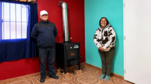 Río Negro comenzó a instalar estufas metálicas en barrios populares para mejorar la calefacción