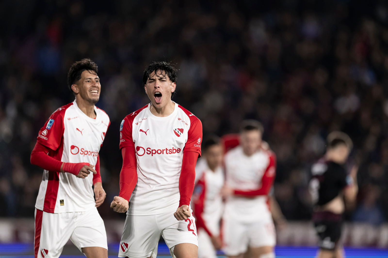 Independiente venció a Lanús y volvió a meterse en la pelea por la punta del Torneo Clausura Independiente venció a Lanús y volvió a meterse en la pelea por la punta del Torneo Clausura