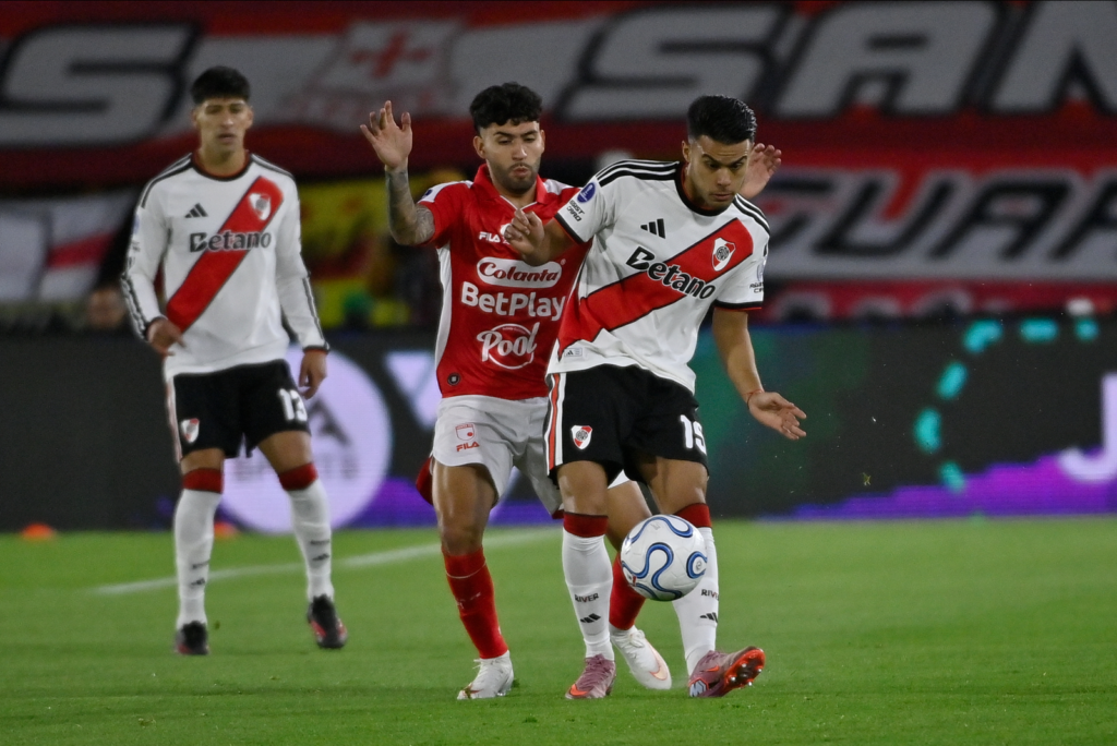 River no pudo con Santa Fe y buscará la clasificación a cuartos en el Monumental por la Sudamericana