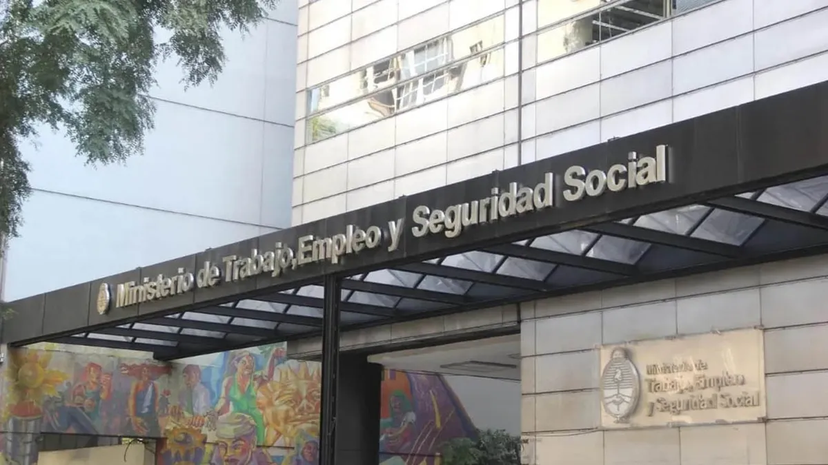 Fracasó la reunión del Consejo del Salario: gremios y empresarios no lograron un acuerdo y el Gobierno fijará el nuevo mínimo Fracasó la reunión del Consejo del Salario: gremios y empresarios no lograron un acuerdo y el Gobierno fijará el nuevo mínimo