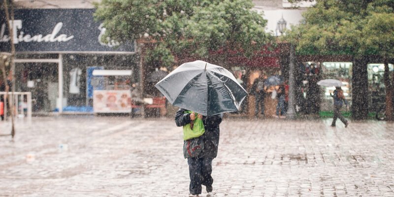 Córdoba: fuertes tormentas provocaron destrozos y caída de granizo en distintas ciudades