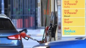 Los combustibles aumentaron entre 2% y 5% y se rompe el acuerdo de estabilidad de precios