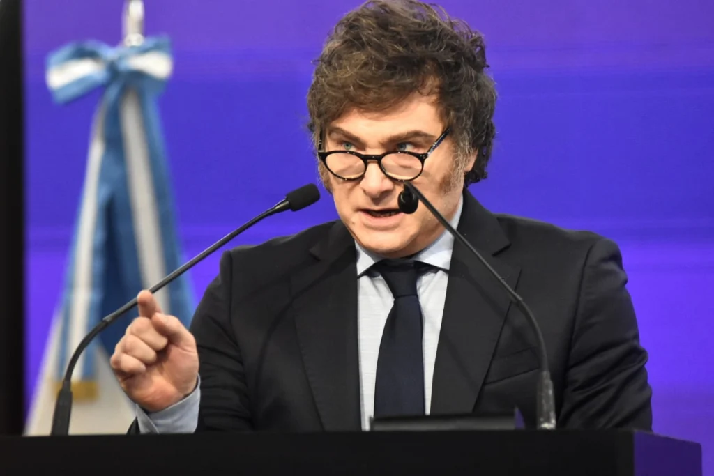 El Presidente condicionó su reelección a los resultados y descartó cambios en el rumbo económico El Presidente condicionó su reelección a los resultados y descartó cambios en el rumbo económico