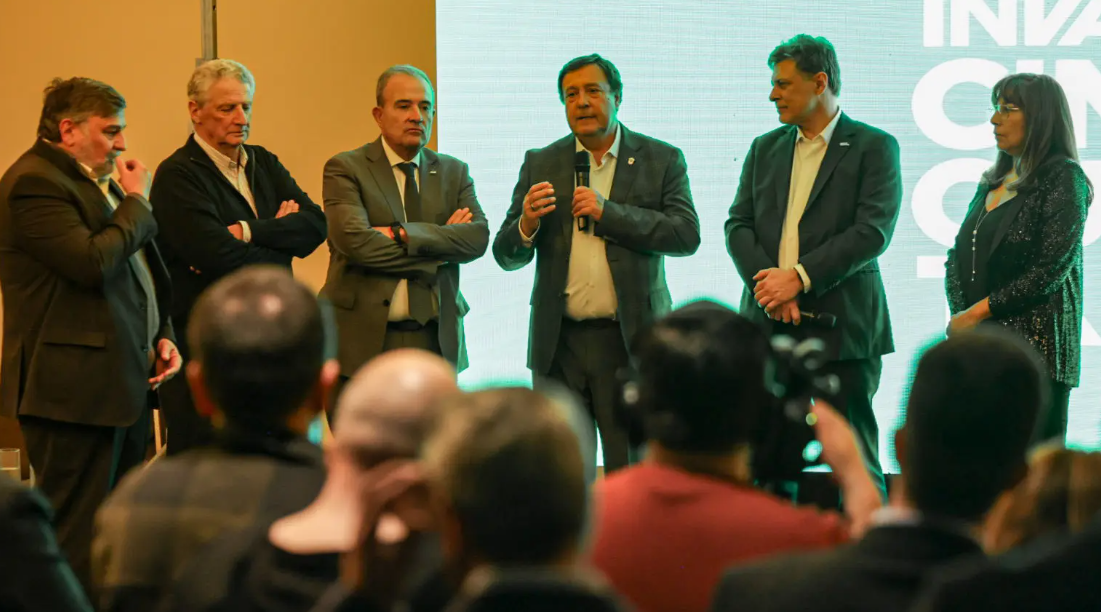 Weretilneck destacó los 50 años de INVAP: “Que logre mantenerse, crecer y ser protagonista agiganta su figura” Weretilneck destacó los 50 años de INVAP: “Que logre mantenerse, crecer y ser protagonista agiganta su figura”