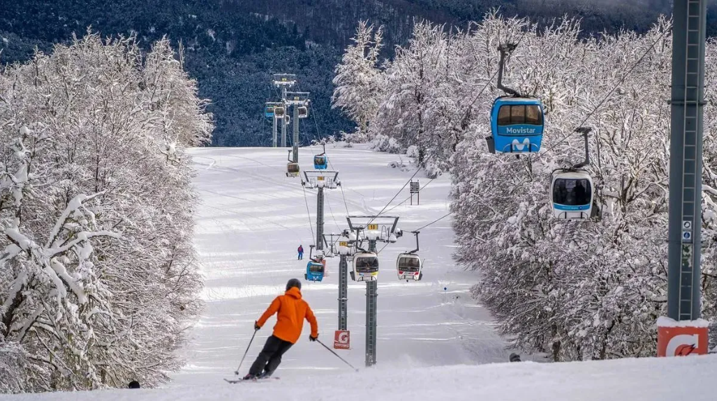 Chapelco extiende la temporada de nieve: cuánto cuesta esquiar en septiembre Chapelco extiende la temporada de nieve: cuánto cuesta esquiar en septiembre