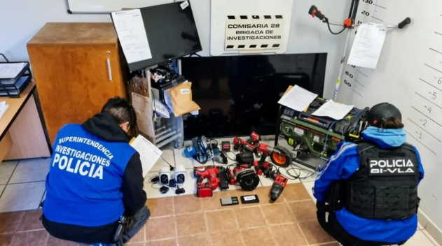Allanamiento en Villa La Angostura: secuestraron cannabis, herramientas y equipos electrónicos