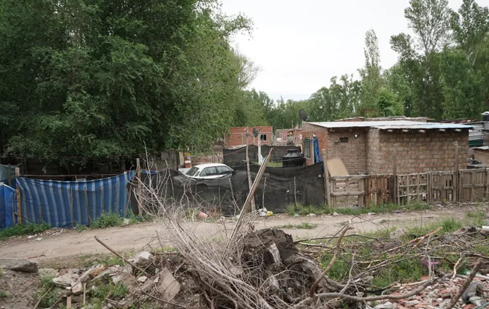 Casi una década de conflicto por un terreno frente al Limay: ya hay más de 100 familias asentadas Casi una década de conflicto por un terreno frente al Limay: ya hay más de 100 familias asentadas