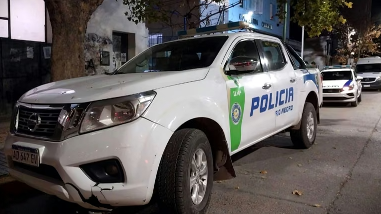 Tres años de prisión para un joven que llevaba dos pistolas cargadas en Cipolletti