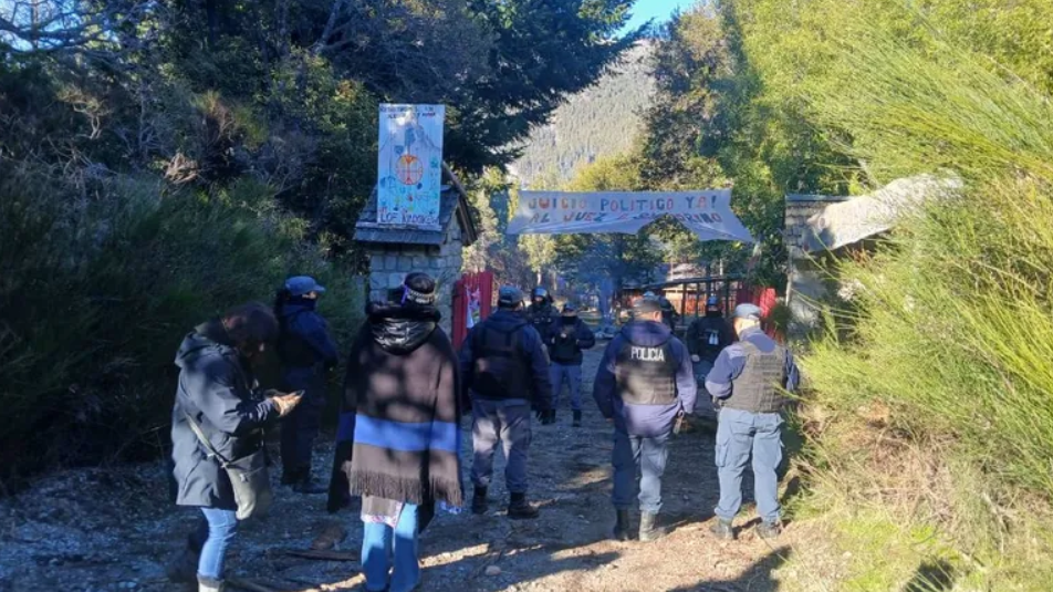 Ordenan continuar el desalojo de una comunidad mapuche en un predio de la Ruta 40