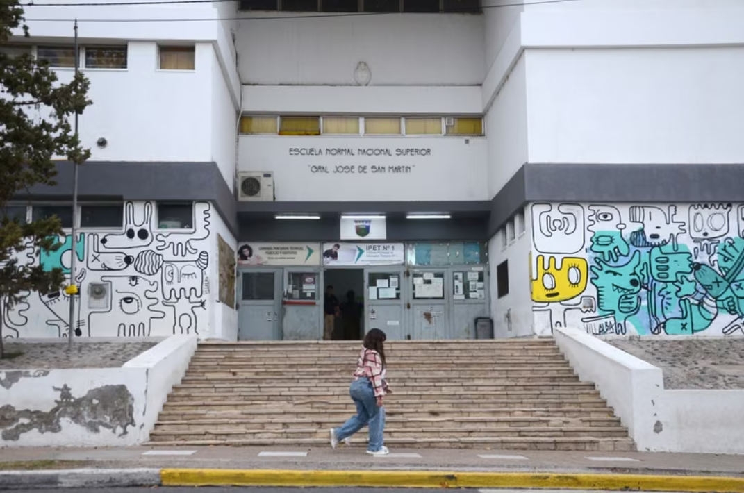 Pidieron 1 año y medio de prisión efectiva para la mujer que atacó a directivas del IFD 12 Pidieron 1 año y medio de prisión efectiva para la mujer que atacó a directivas del IFD 12