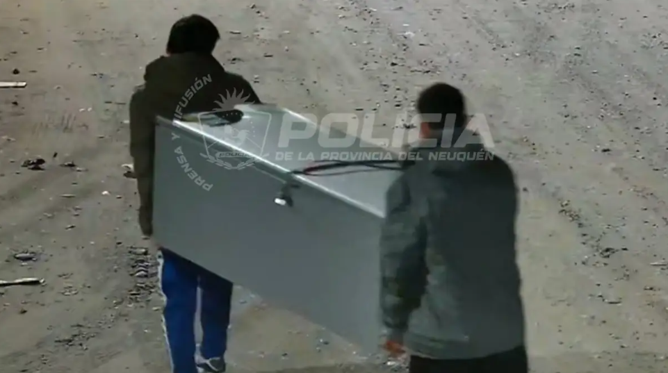 Tres hombres fueron demorados en Melipal mientras trasladaban una heladera de madrugada
