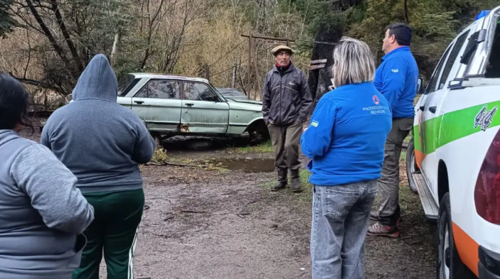 Alerta en El Manso por las lluvias: asisten a 67 familias y monitorean los ríos