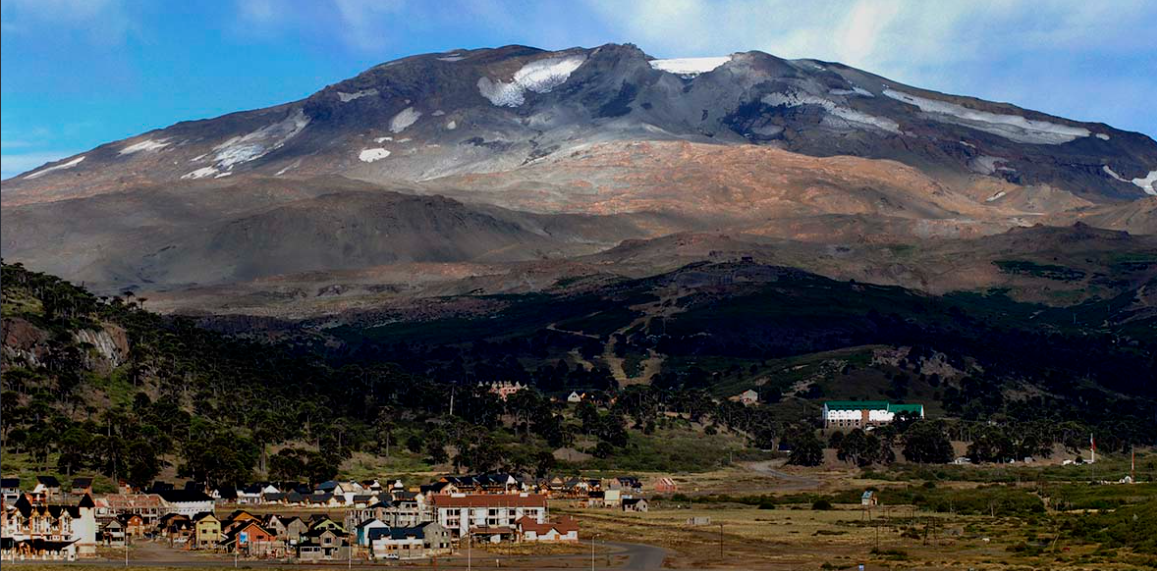 El volcán Copahue fue elegido entre las cinco montañas destacadas de Argentina