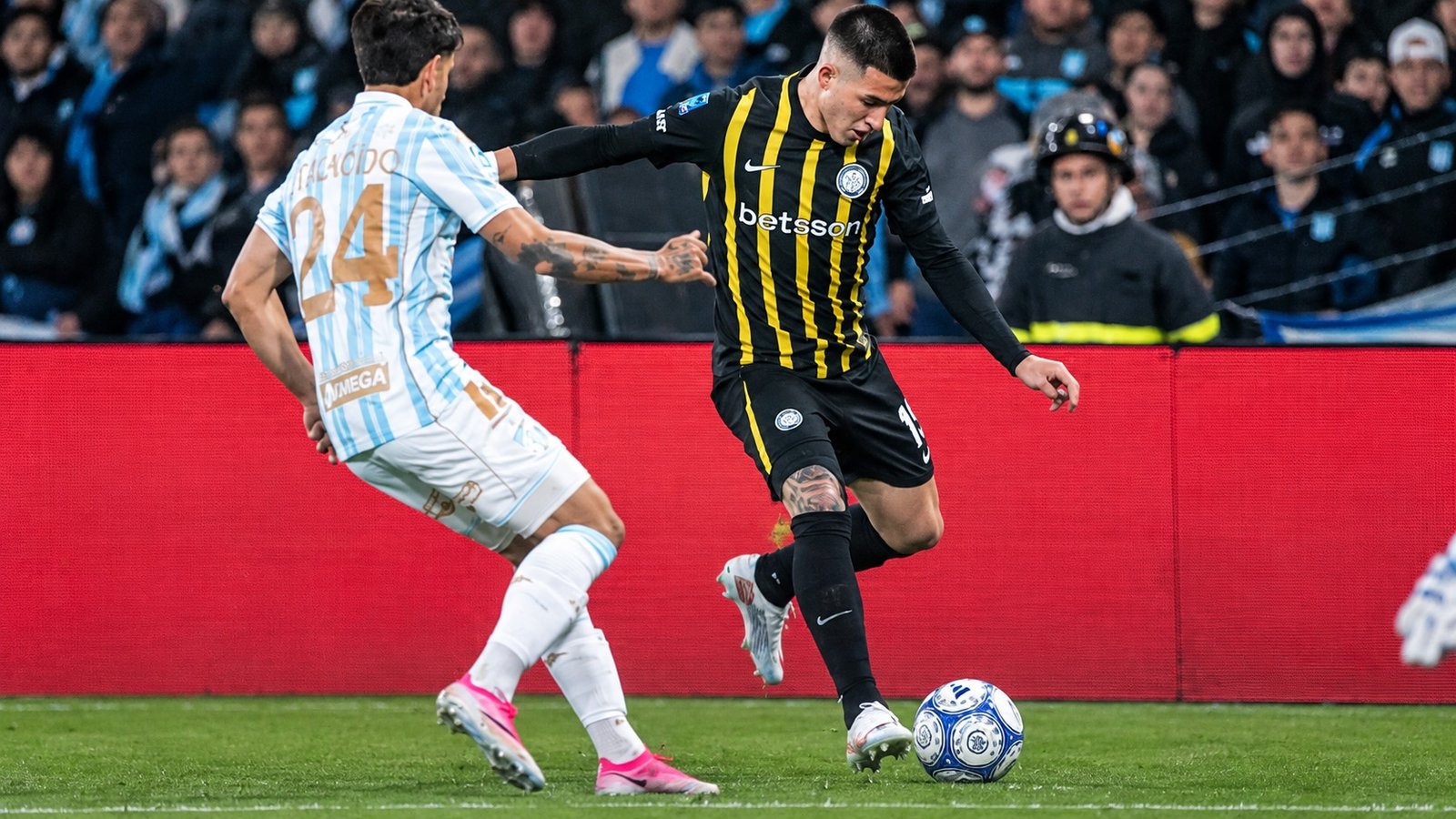 Racing tocó fondo: perdió sobre el final ante Atlético Tucumán y quedó último Racing tocó fondo: perdió sobre el final ante Atlético Tucumán y quedó último