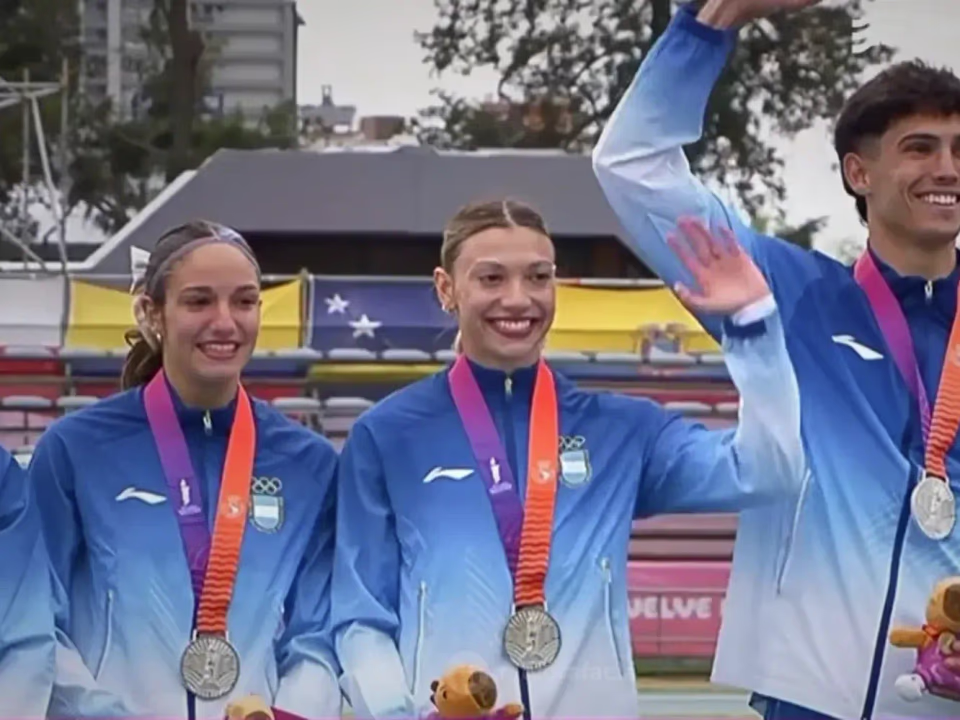 Ganó la medalla de plata en los Suramericanos y expuso la falta de apoyo: “Tuve que llevar la computadora para trabajar”