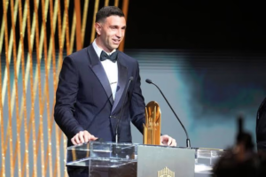 El “Dibu” Martínez fue nominado al Trofeo Yashin y va por otro premio como mejor arquero del mundo