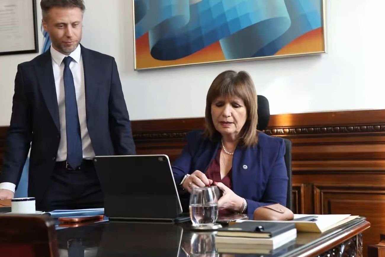 Patricia Bullrich sorprendió al cantar una canción de Lali Espósito tras cuestionar al Gobierno Patricia Bullrich sorprendió al cantar una canción de Lali Espósito tras cuestionar al Gobierno