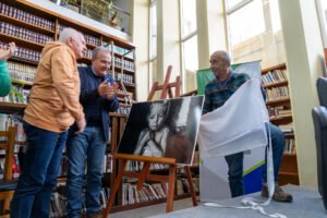 La primera fotografía de ARGRA adaptada al sistema Braille quedará en la Biblioteca de la Legislatura