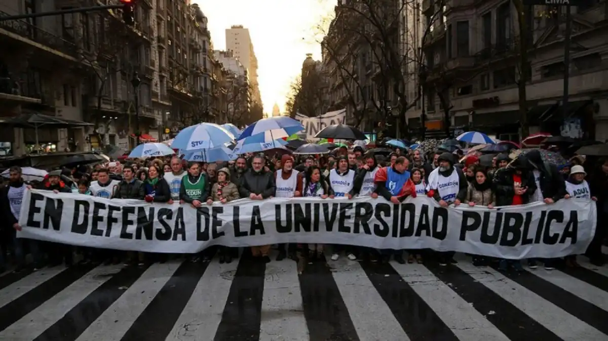 La Justicia declaró inconstitucional el decreto que frenaba la ley de financiamiento universitario La Justicia declaró inconstitucional el decreto que frenaba la ley de financiamiento universitario