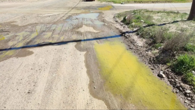Derrame de ácido sulfúrico en Centenario: desplegaron un operativo y analizan la contaminación del suelo