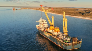 Las dos monoboyas del VMOS ya están en Río Negro y avanzan las obras para exportar petróleo desde Punta Colorada