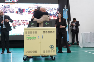 Plan Pehuén: Neuquén distribuye tecnología en escuelas con una inversión de .000 millones