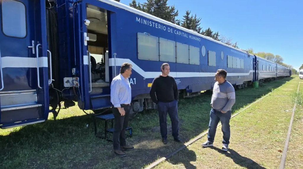 El Tren 9 de Julio ya recorre Río Negro con atención médica, trámites y servicios para los vecinos