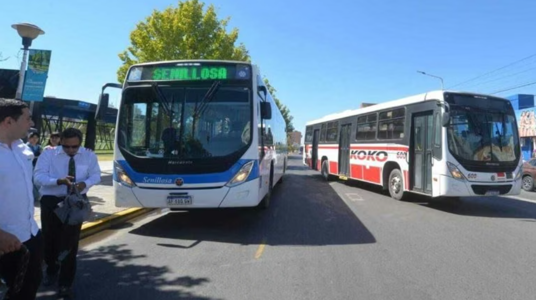 Feriado del 12 de octubre: cómo funcionarán los colectivos, comercios y servicios en Neuquén y Roca Feriado del 12 de octubre: cómo funcionarán los colectivos, comercios y servicios en Neuquén y Roca