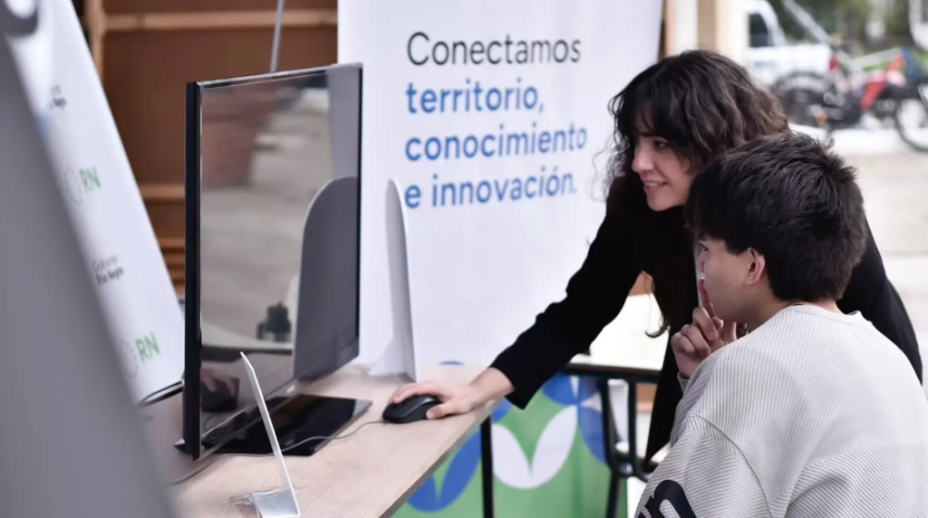 Weretilneck destacó el crecimiento de Río Negro Bilingüe y su vínculo con las nuevas oportunidades laborales