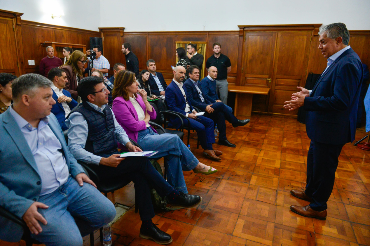 Figueroa presentó a intendentes de Confluencia las obras previstas en el Presupuesto 2027 Figueroa presentó a intendentes de Confluencia las obras previstas en el Presupuesto 2027