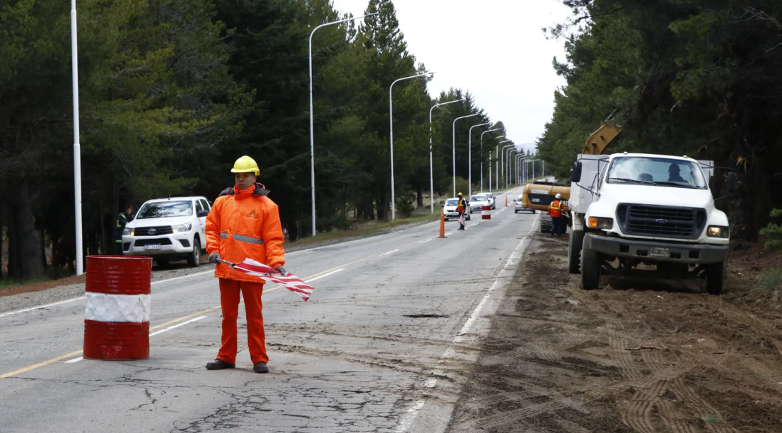 Bariloche avanza con la renovación del acceso al aeropuerto: una obra de .475 millones Bariloche avanza con la renovación del acceso al aeropuerto: una obra de .475 millones