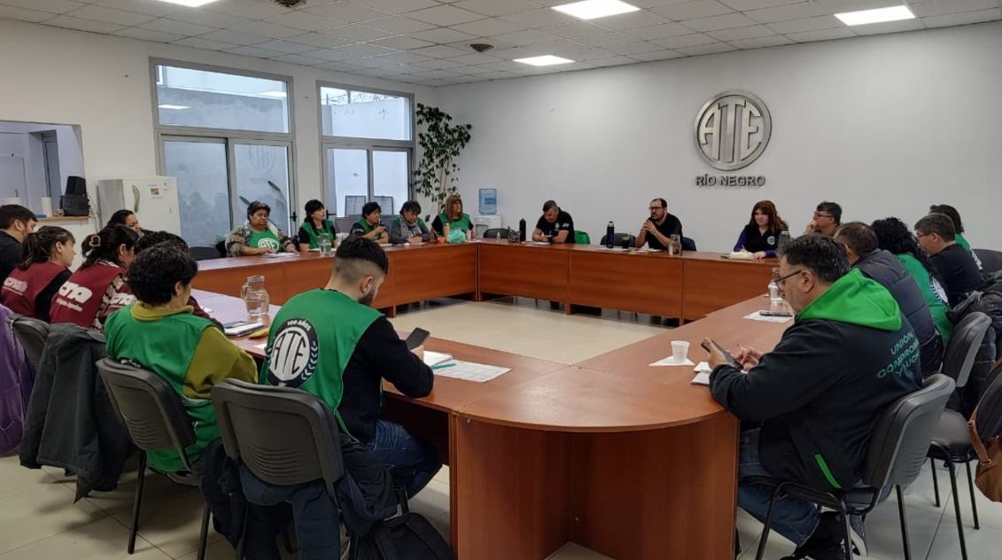 Paritarias en Río Negro: ATE aceptó la propuesta salarial del Gobierno por amplia mayoría Paritarias en Río Negro: ATE aceptó la propuesta salarial del Gobierno por amplia mayoría