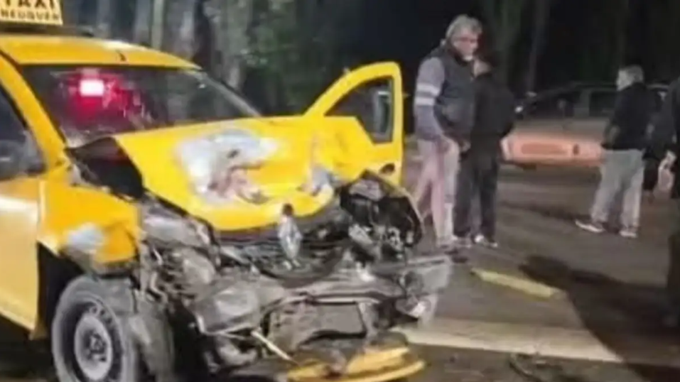 Murió un taxista de 70 años tras chocar contra una camioneta en Neuquén