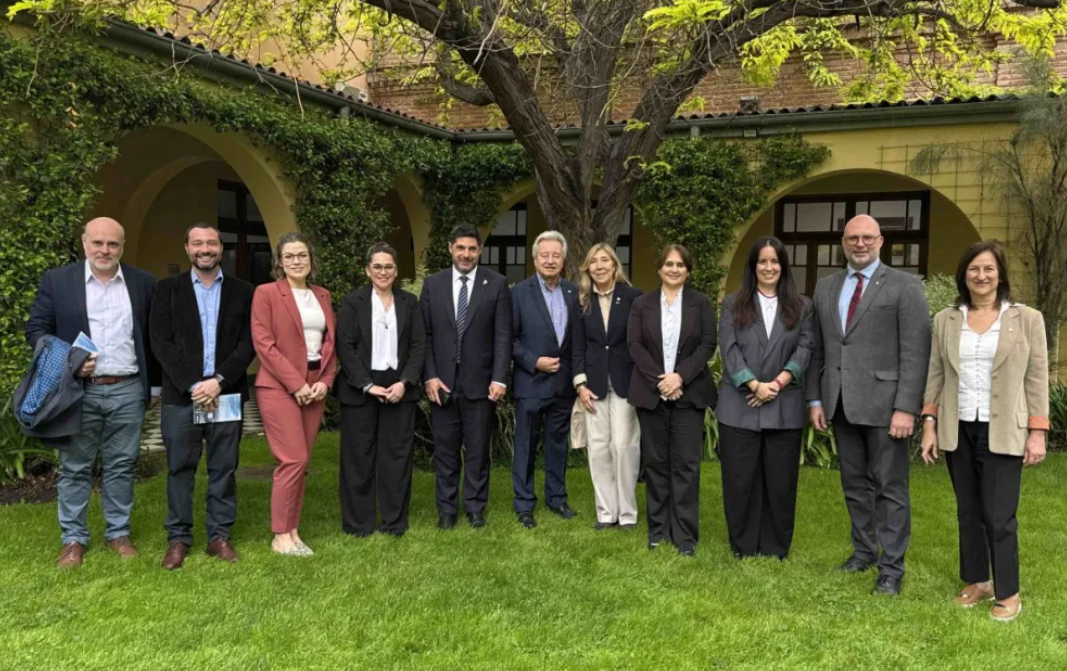 Neuquén busca ampliar su vínculo con Alberta para impulsar inversiones y capacitar trabajadores de Vaca Muerta Neuquén busca ampliar su vínculo con Alberta para impulsar inversiones y capacitar trabajadores de Vaca Muerta