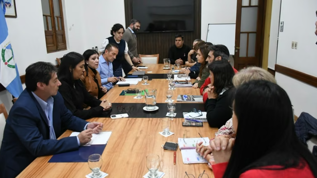 ATEN y el Gobierno de Neuquén iniciaron la paritaria 2027: cuándo será la próxima reunión ATEN y el Gobierno de Neuquén iniciaron la paritaria 2027: cuándo será la próxima reunión
