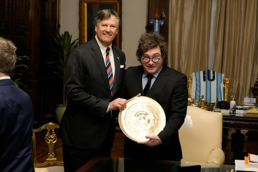 Milei recibió al vicesecretario de Estado de EE.UU. en medio de la tensión por la Ley Malvinas