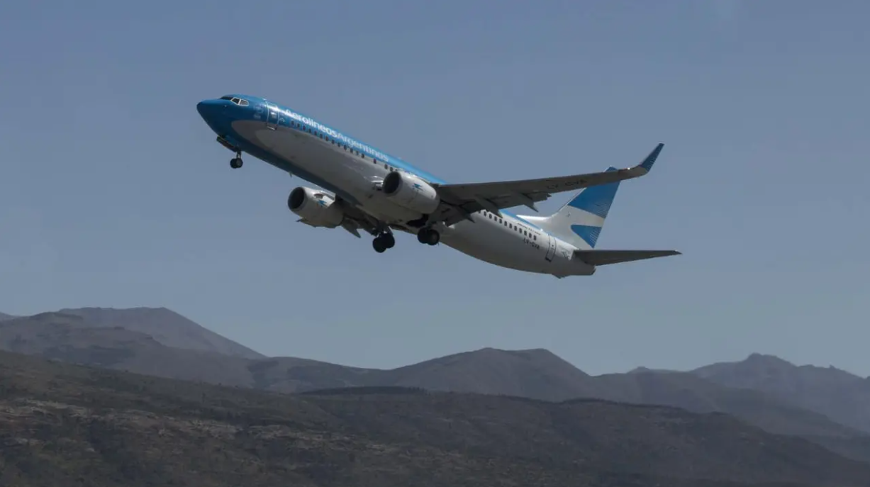 Bariloche y Viedma tendrán obras en sus aeropuertos: anuncian inversiones por US$ 1.500 millones Bariloche y Viedma tendrán obras en sus aeropuertos: anuncian inversiones por US$ 1.500 millones