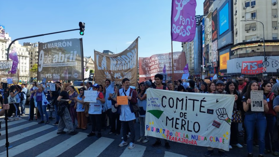 Docentes se movilizan en el Obelisco para exigir justicia por Nancy Godoy
