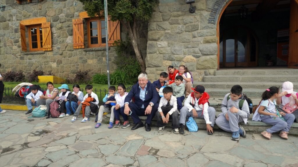  Cortés compartió un lindo encuentro con alumnos de la Escuela 266 en el Centro Cívico