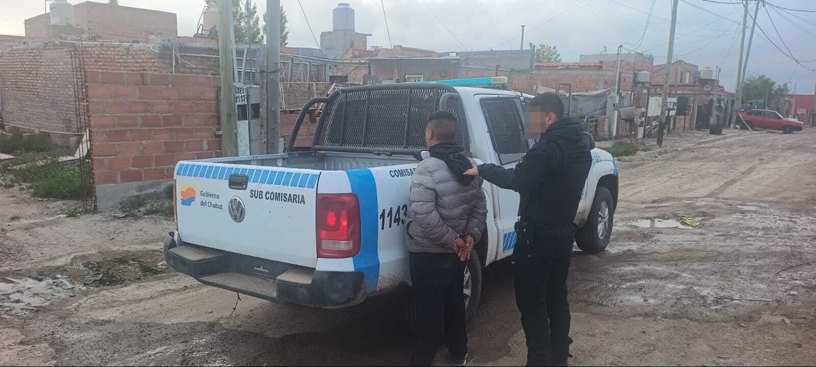 El Centro de Monitoreo permitió detener a un sospechoso y recuperar elementos robados en Trelew El Centro de Monitoreo permitió detener a un sospechoso y recuperar elementos robados en Trelew