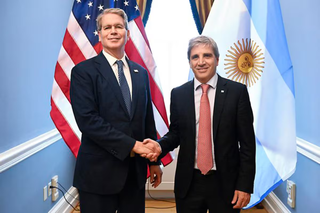 Scott Bessent dejó abierta la posibilidad de una nueva asistencia financiera de Estados Unidos a la Argentina