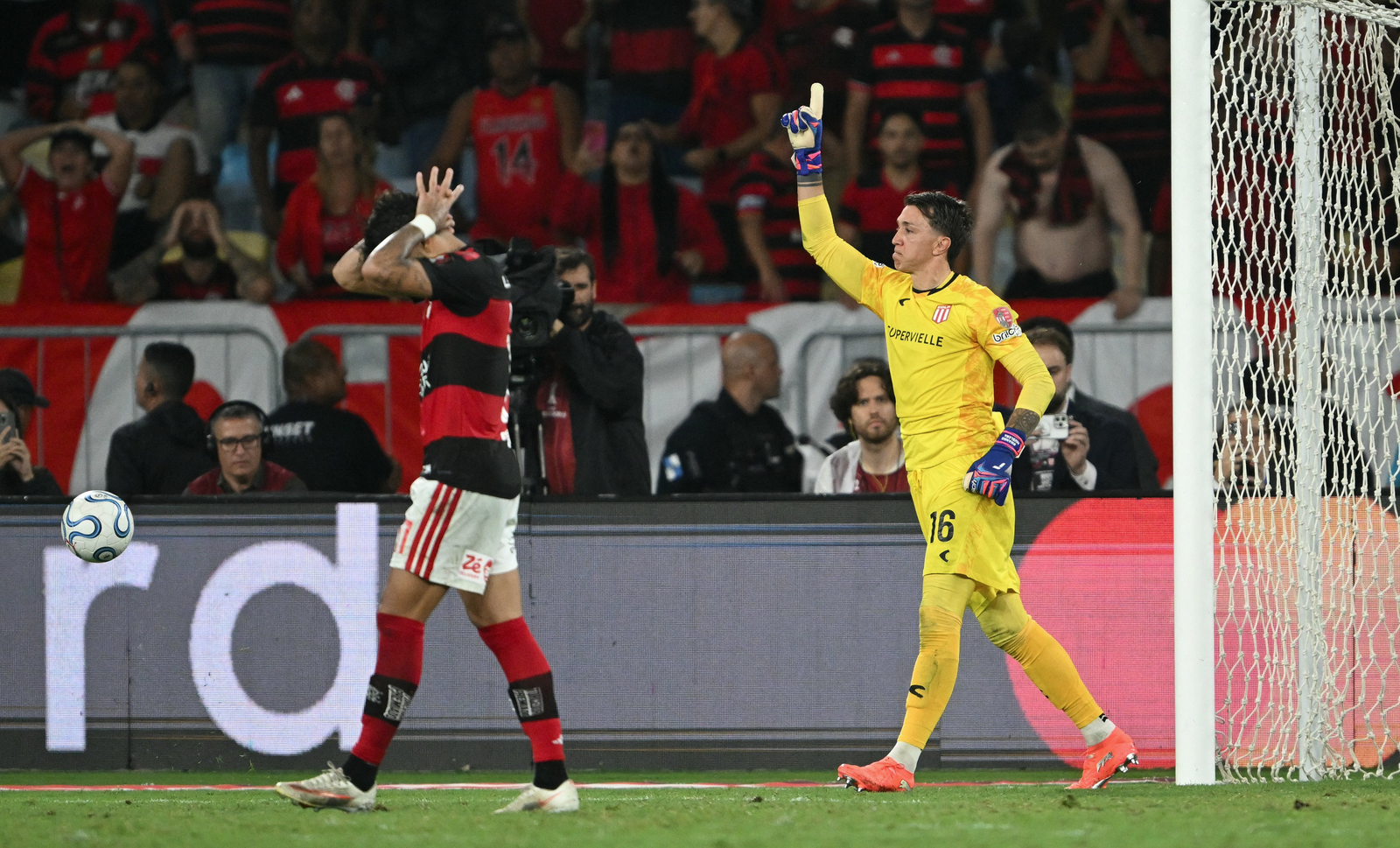 Estudiantes eliminó a Flamengo en el Maracaná con un Muslera heroico y es finalista de la Libertadores Estudiantes eliminó a Flamengo en el Maracaná con un Muslera heroico y es finalista de la Libertadores
