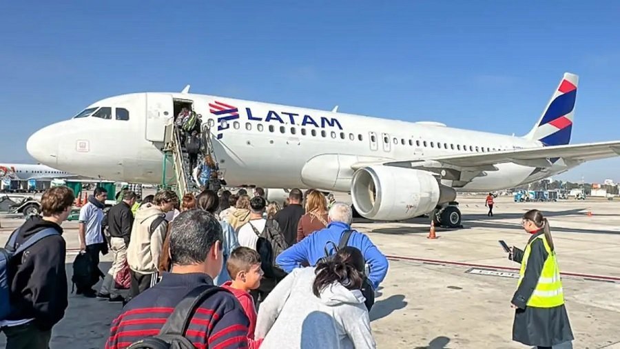 LATAM cancela la ruta Neuquén-Santiago desde la próxima semana: qué opciones tienen quienes ya compraron pasajes