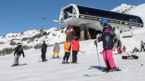 Récord en Neuquén: más de 284 mil turistas consolidaron un impacto económico histórico en el invierno 2026