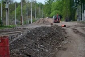 Mejora vial en el sureste con el avance la pavimentación de la calle El Chocón como troncal estratégica
