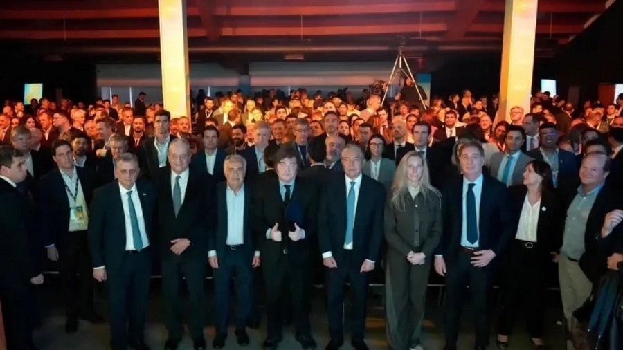 La apuesta de Mendoza en Vaca Muerta: Cornejo coincidió con Milei en Neuquén y busca acelerar inversiones