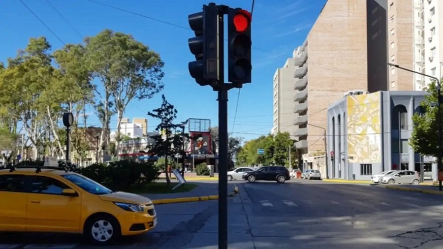 Neuquén redujo hasta un 21% los tiempos de circulación con semáforos inteligentes y ampliará el sistema
